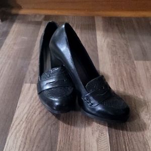 Attention heels size 7